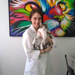 medica veterinaria fisioterapeuta veterinaria gabriela cupka de oliveira duarte gato 300x300